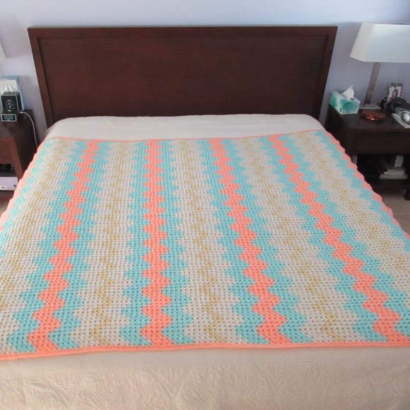 New VTG Handmade Chevron Crochet Afghan Throw Blanket Large Multicolor  80"x 67" - Picture 2 of 6